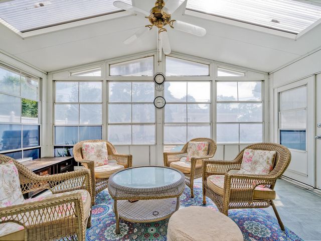 1121 N Greenfield Lane, Mount Prospect, IL 60056