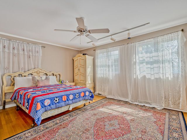 1121 N Greenfield Lane, Mount Prospect, IL 60056