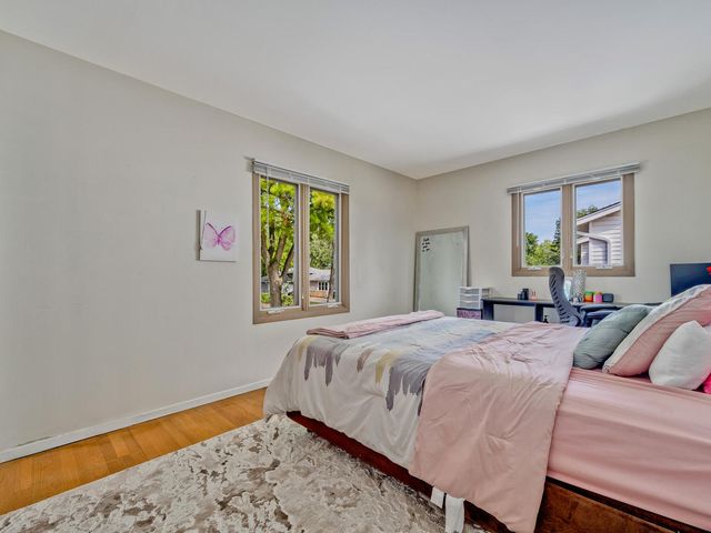 1121 N Greenfield Lane, Mount Prospect, IL 60056