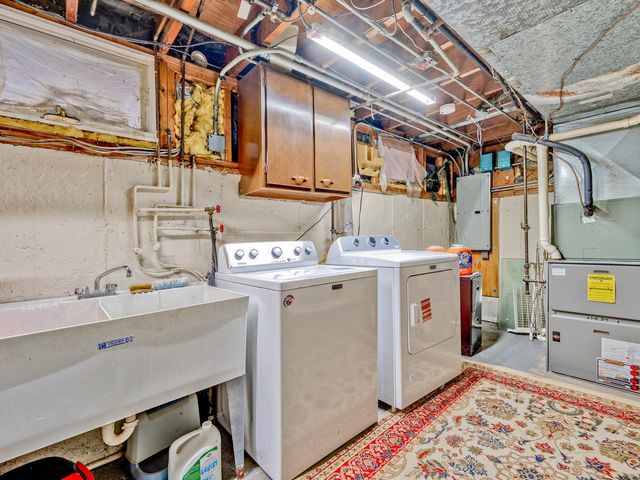 1121 N Greenfield Lane, Mount Prospect, IL 60056