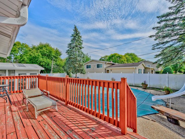 1121 N Greenfield Lane, Mount Prospect, IL 60056