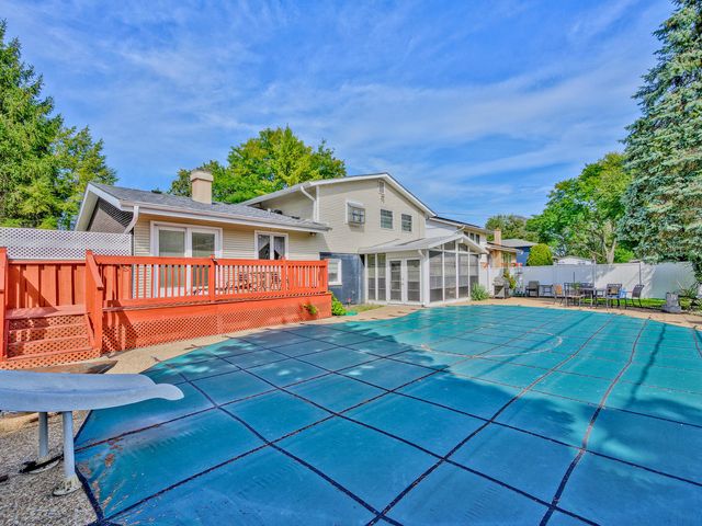 1121 N Greenfield Lane, Mount Prospect, IL 60056