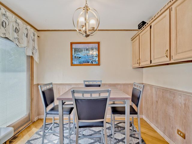 1121 N Greenfield Lane, Mount Prospect, IL 60056