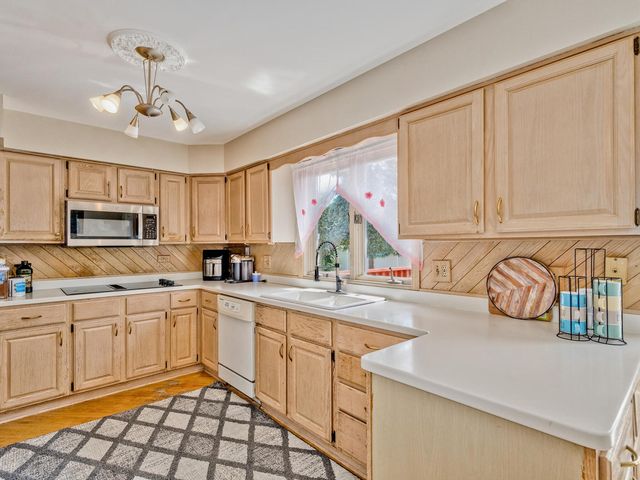 1121 N Greenfield Lane, Mount Prospect, IL 60056