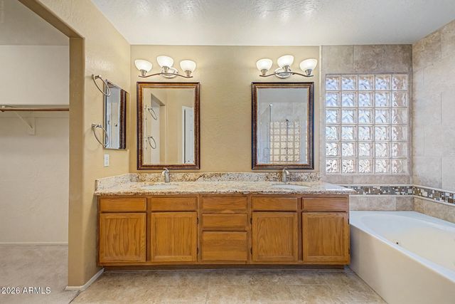 8839 E FLORIADE Drive, Scottsdale, AZ 85260