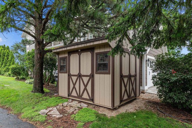 2346 HICKORY LANE, Oshkosh, WI 54901