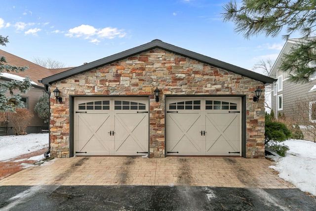 2346 HICKORY LANE, Oshkosh, WI 54901