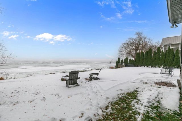 2346 HICKORY LANE, Oshkosh, WI 54901