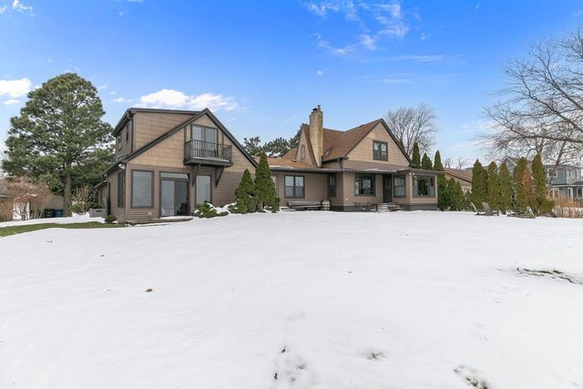 2346 HICKORY LANE, Oshkosh, WI 54901