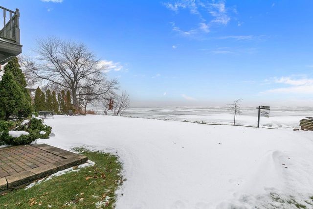 2346 HICKORY LANE, Oshkosh, WI 54901