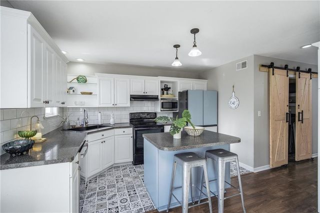 410 Myers Drive, Tonganoxie, KS 66086