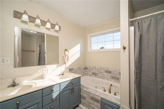 410 Myers Drive, Tonganoxie, KS 66086