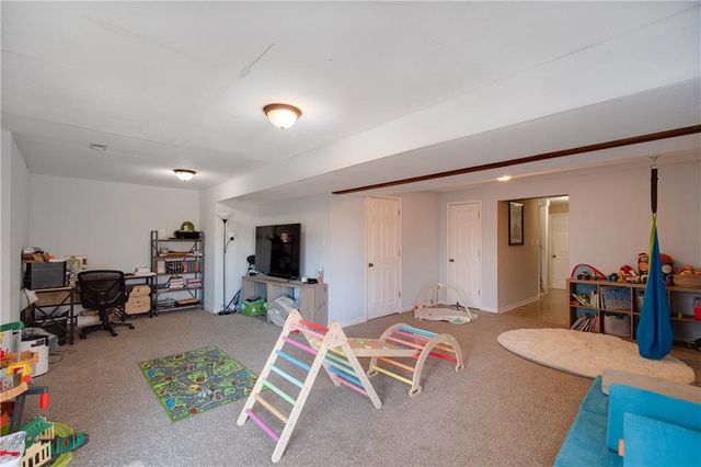 410 Myers Drive, Tonganoxie, KS 66086