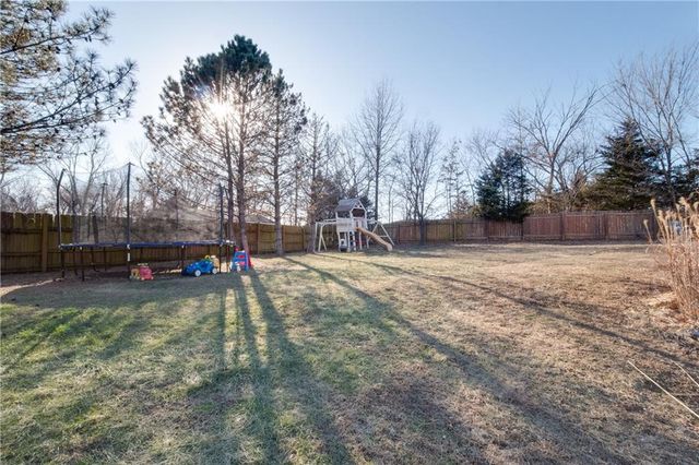 410 Myers Drive, Tonganoxie, KS 66086