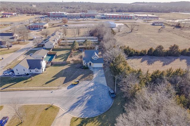 410 Myers Drive, Tonganoxie, KS 66086