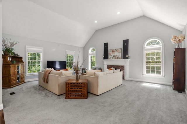 66 Glenview St, Upton, MA 01568