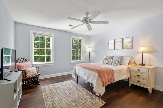 66 Glenview St, Upton, MA 01568