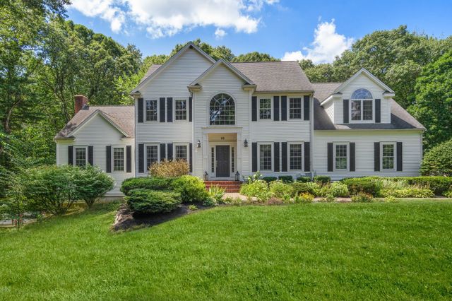 66 Glenview St, Upton, MA 01568