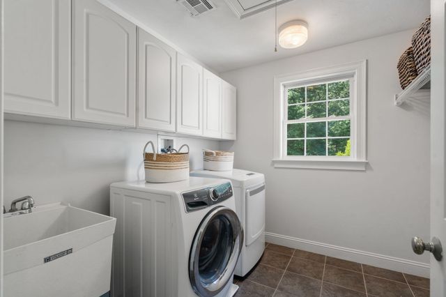 66 Glenview St, Upton, MA 01568