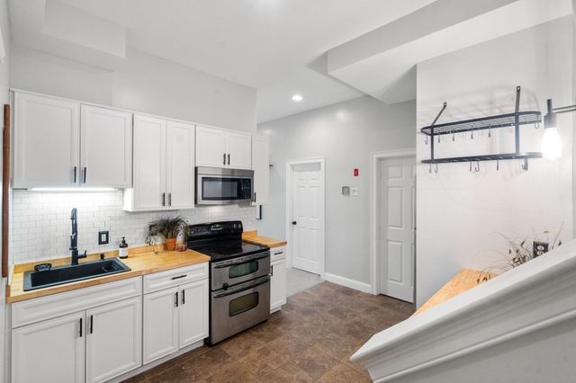 66 Glenview St, Upton, MA 01568