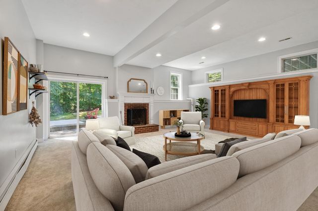 66 Glenview St, Upton, MA 01568