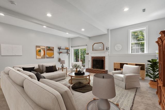 66 Glenview St, Upton, MA 01568