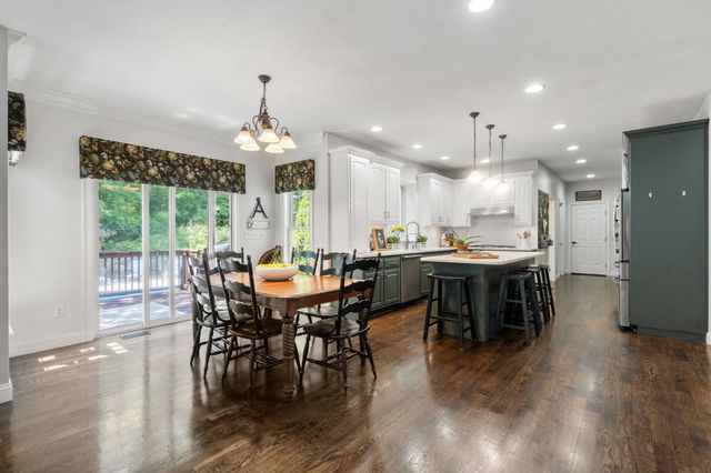 66 Glenview St, Upton, MA 01568