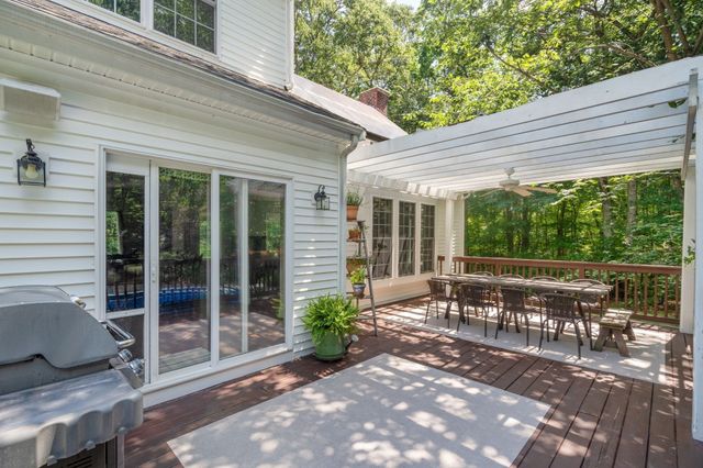 66 Glenview St, Upton, MA 01568