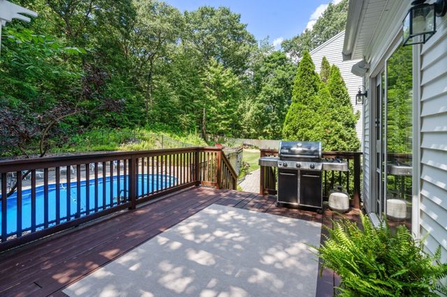 66 Glenview St, Upton, MA 01568