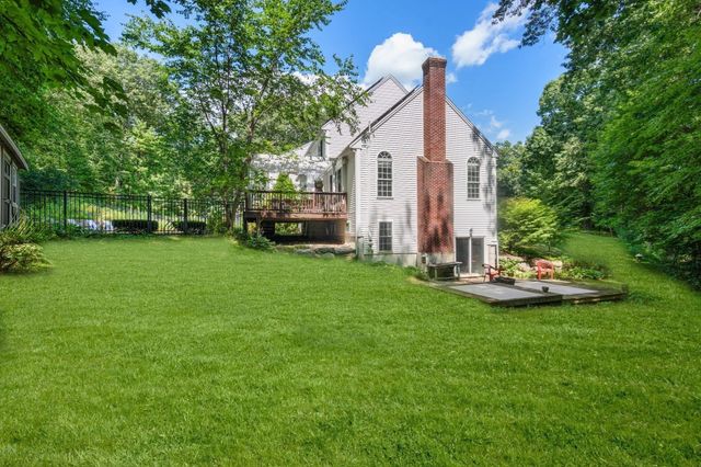 66 Glenview St, Upton, MA 01568