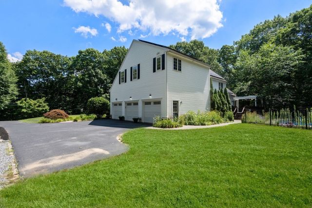 66 Glenview St, Upton, MA 01568