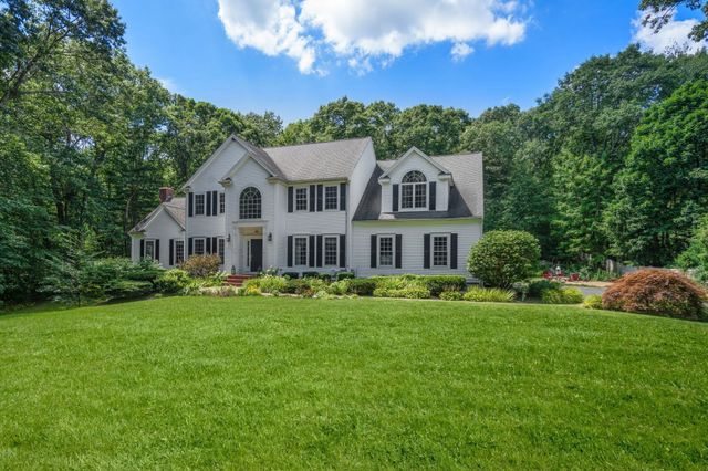 66 Glenview St, Upton, MA 01568