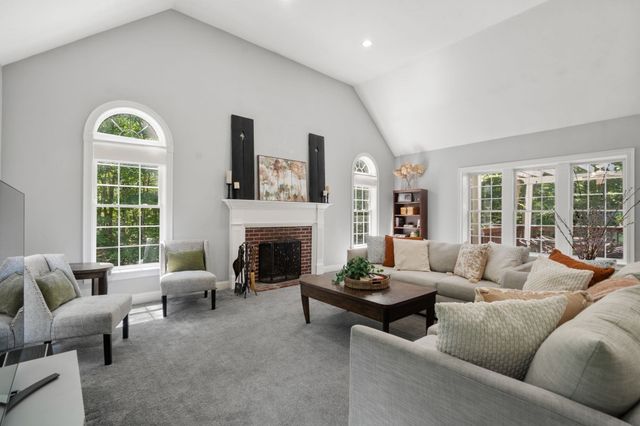 66 Glenview St, Upton, MA 01568