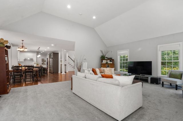 66 Glenview St, Upton, MA 01568
