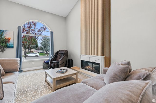 5679 W HILL STONE DR, South Jordan, UT 84095