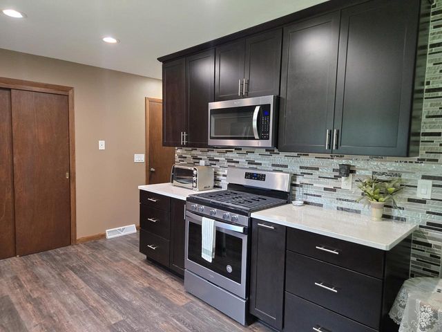 1309 Hickory DRIVE, Jefferson, WI 53549