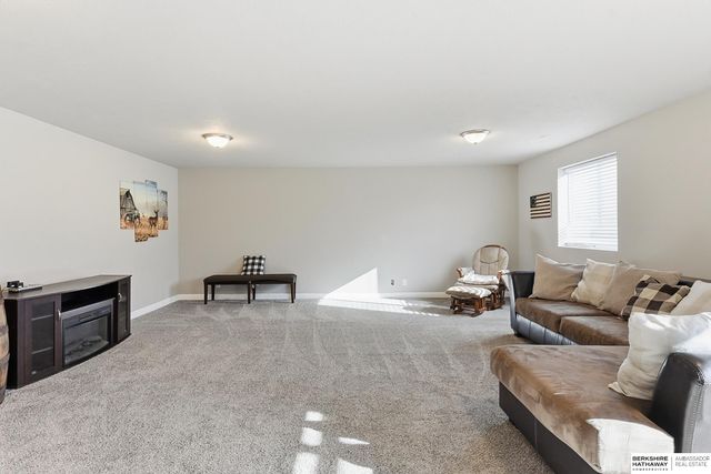 9307 S 177th Street, Omaha, NE 68136