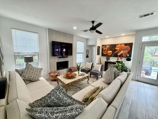 65 S Hidden View Circle, The Woodlands, TX 77381