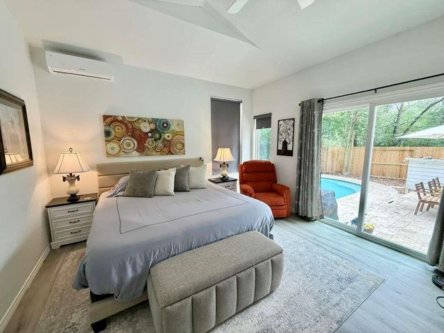 65 S Hidden View Circle, The Woodlands, TX 77381
