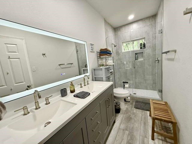 65 S Hidden View Circle, The Woodlands, TX 77381