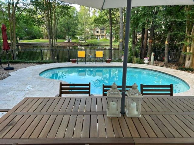 65 S Hidden View Circle, The Woodlands, TX 77381