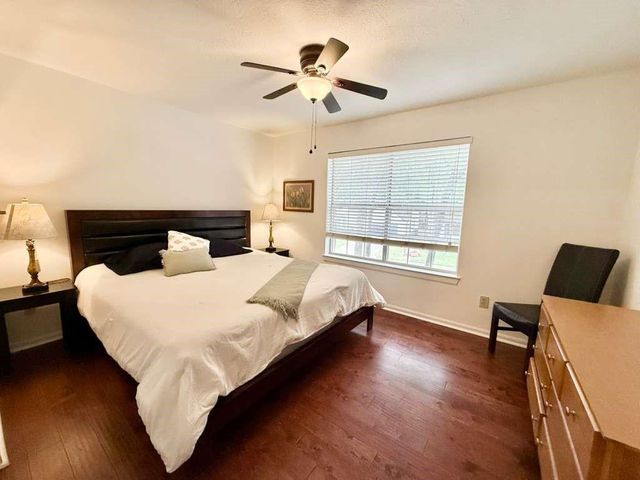 65 S Hidden View Circle, The Woodlands, TX 77381