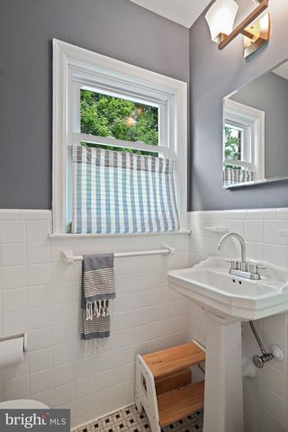 3305 CHESTNUT ST NW, Washington, DC 20015