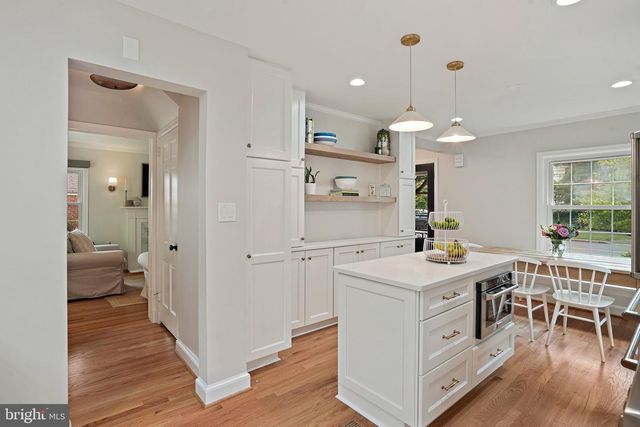3305 CHESTNUT ST NW, Washington, DC 20015