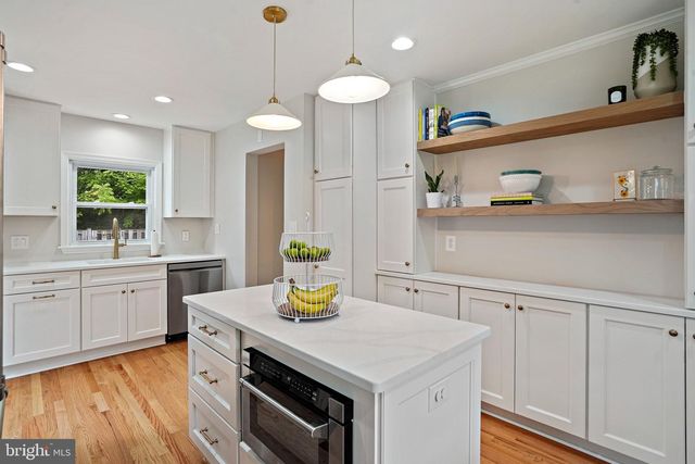 3305 CHESTNUT ST NW, Washington, DC 20015