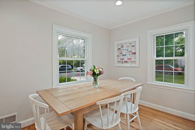 3305 CHESTNUT ST NW, Washington, DC 20015