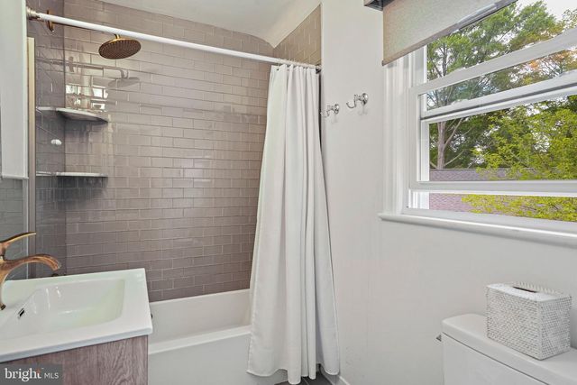 3305 CHESTNUT ST NW, Washington, DC 20015