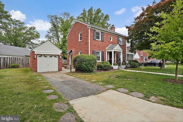 3305 CHESTNUT ST NW, Washington, DC 20015