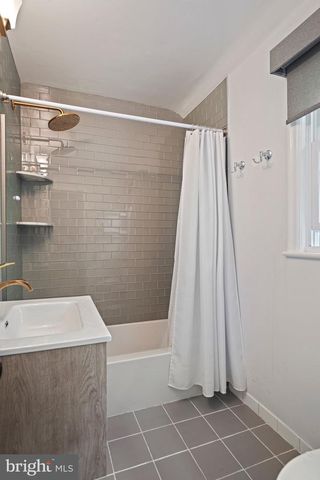 3305 CHESTNUT ST NW, Washington, DC 20015