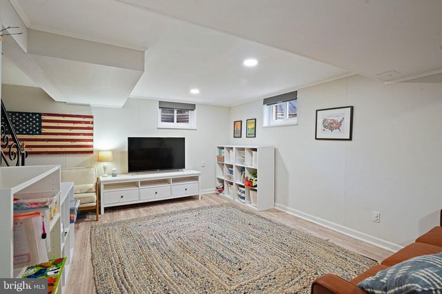 3305 CHESTNUT ST NW, Washington, DC 20015